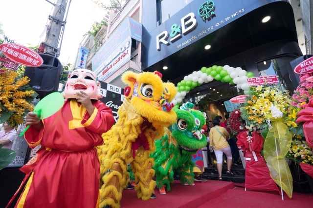 Đầu năm đi uống tr&agrave; sữa R&B TEA mừng khai trương cơ sở mới tại Quận 5 - Ảnh 10.