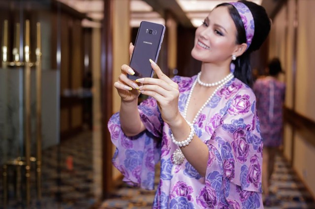 Xu hướng thời trang: Tại sao cả thế giới l&ecirc;n cơn sốt với m&agrave;u t&iacute;m? - Ảnh 2.