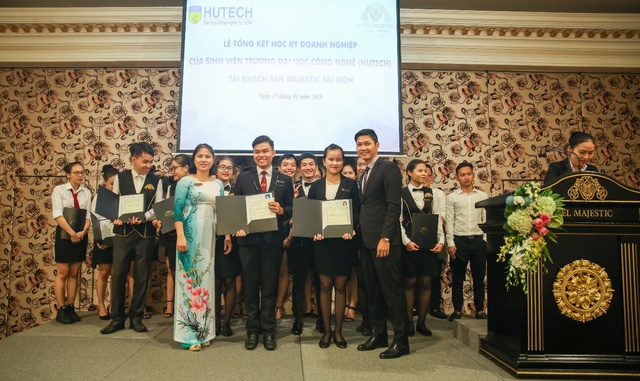 Giải m&atilde; l&yacute; do sinh vi&ecirc;n HUTECH c&oacute; tỷ lệ việc l&agrave;m cao - Ảnh 3.