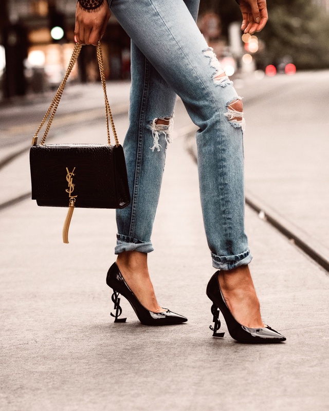 Sắc đen quyền lực của Saint Laurent trường tồn qua năm th&aacute;ng - Ảnh 12.