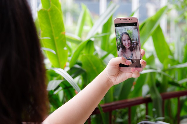 Galaxy J7 Pro - Món quà điệu đà cho một nửa thích selfie ngày 8/3 - Ảnh 4.