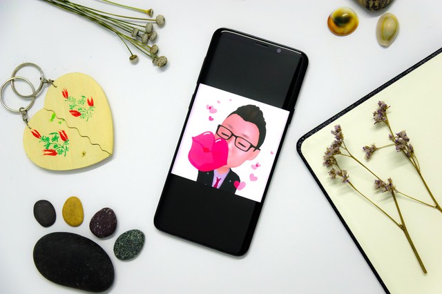 Th&ecirc;m c&aacute;ch n&oacute;i lời y&ecirc;u kh&ocirc;ng thể dễ thương hơn bằng t&iacute;nh năng AR Emoji tr&ecirc;n Galaxy S9 - Ảnh 1.