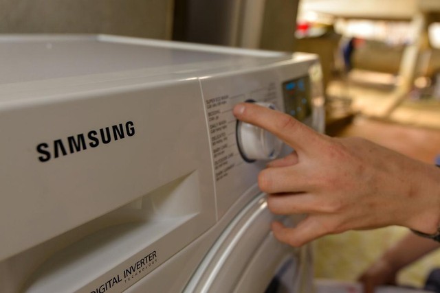 Kh&ocirc;ng phải hoa, tủ lạnh; m&aacute;y giặt mới l&agrave; m&oacute;n qu&agrave; Samsung d&agrave;nh tặng mẹ thủ m&ocirc;n Tiến Dũng - Ảnh 5.