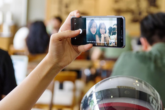 Trở th&agrave;nh bậc thầy selfie kh&ocirc;ng kh&oacute;, v&agrave;i b&iacute; k&iacute;p sau sẽ gi&uacute;p bạn chụp ảnh nghệ nhất - Ảnh 3.