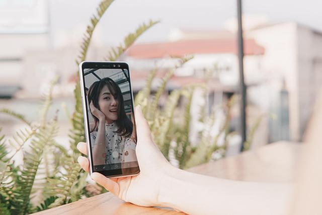 Trở th&agrave;nh bậc thầy selfie kh&ocirc;ng kh&oacute;, v&agrave;i b&iacute; k&iacute;p sau sẽ gi&uacute;p bạn chụp ảnh nghệ nhất - Ảnh 6.