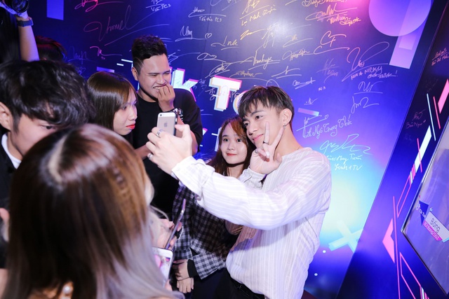 Soobin Hoàng Sơn cùng hàng loạt hot boy xứ Trung “quẩy” cuồng nhiệt tại đại tiệc VIP - Ảnh 4.