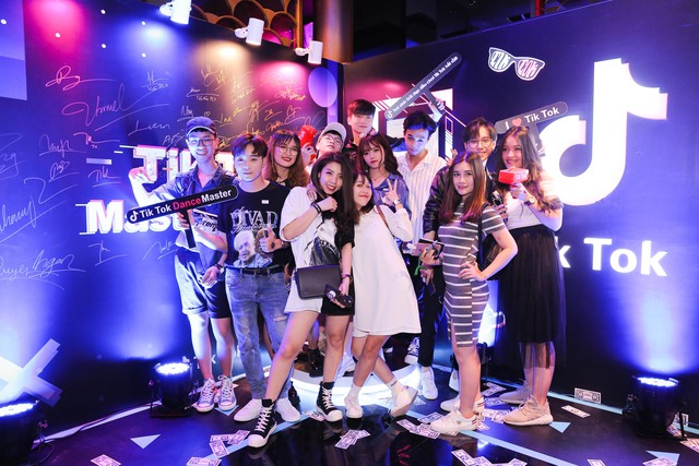 Soobin Hoàng Sơn cùng hàng loạt hot boy xứ Trung “quẩy” cuồng nhiệt tại đại tiệc VIP - Ảnh 14.