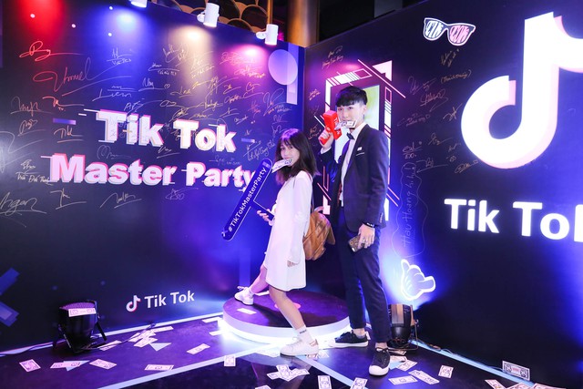 Soobin Hoàng Sơn cùng hàng loạt hot boy xứ Trung “quẩy” cuồng nhiệt tại đại tiệc VIP - Ảnh 16.