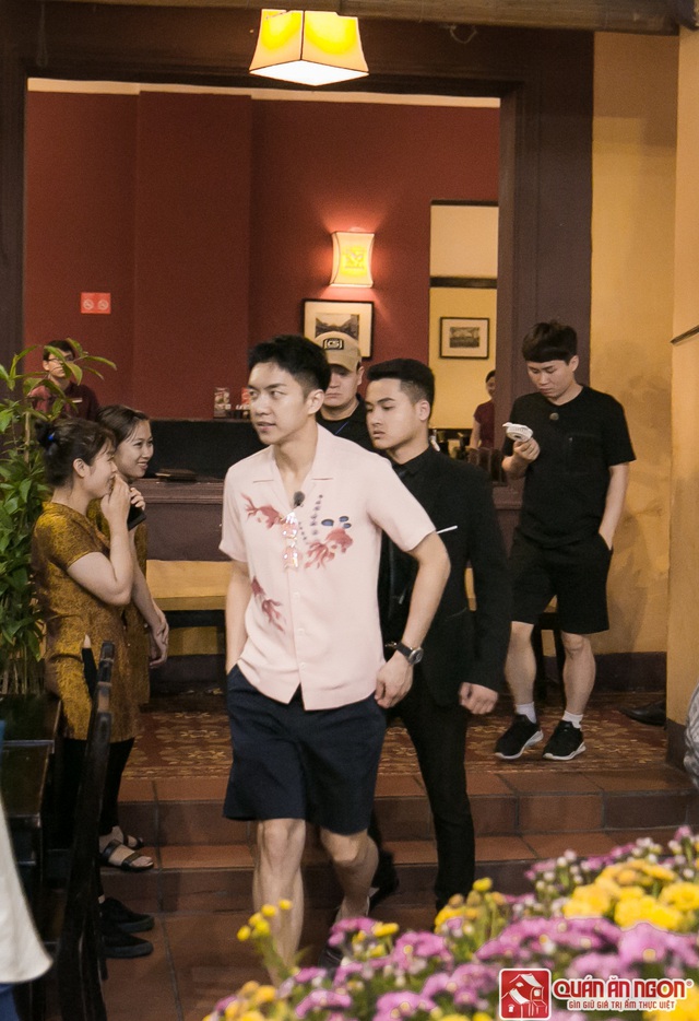 &ldquo;Ngộ Kh&ocirc;ng&rdquo; Lee Seung Gi c&ugrave;ng d&agrave;n sao H&agrave;n hội ngộ HLV Park Hang Seo tại nh&agrave; h&agrave;ng Qu&aacute;n Ăn Ngon &ndash; H&agrave; Nội - Ảnh 5.