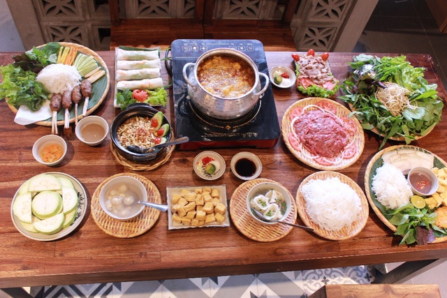“Lạc lối” trong quán ăn đậm chất Việt giữa lòng thành phố Hạ Long - Ảnh 3.