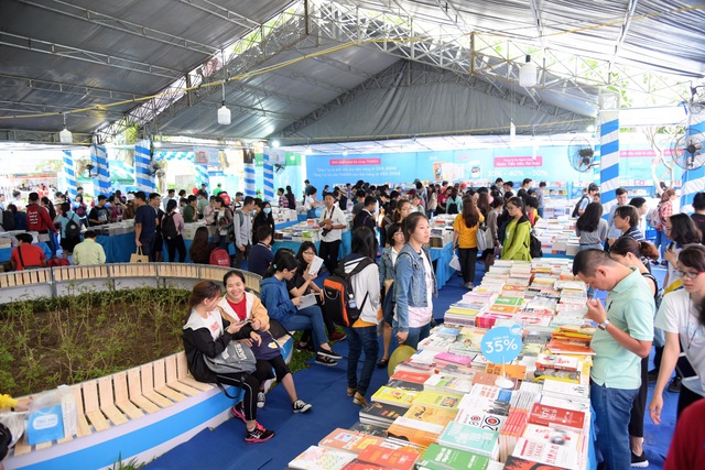 Cùng Tiki vòng quanh thế giới sách tại hội sách TP.Hồ Chí Minh - Ảnh 3.