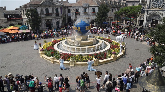 Du kh&aacute;ch h&agrave;o hứng đ&oacute;n nhận &ldquo;Th&aacute;ng 3 tri &acirc;n&rdquo; của Sun World Ba Na Hills - Ảnh 5.