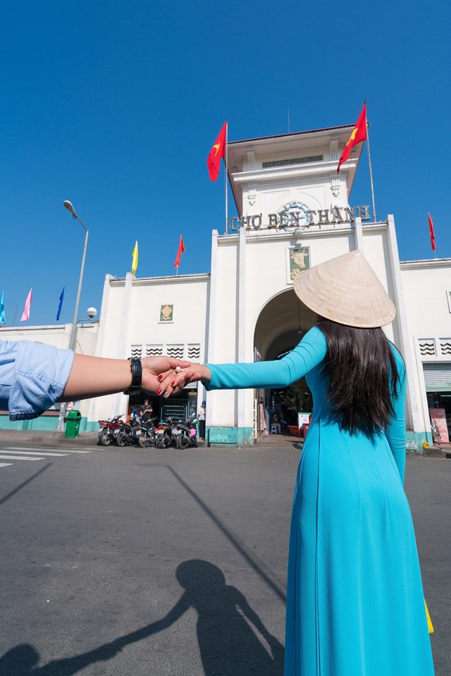 &Aacute; kh&ocirc;i Duy&ecirc;n d&aacute;ng &aacute;o d&agrave;i Giao Linh bất ngờ thực hiện bộ ảnh Followher với &aacute;o d&agrave;i nền n&atilde; - Ảnh 5.