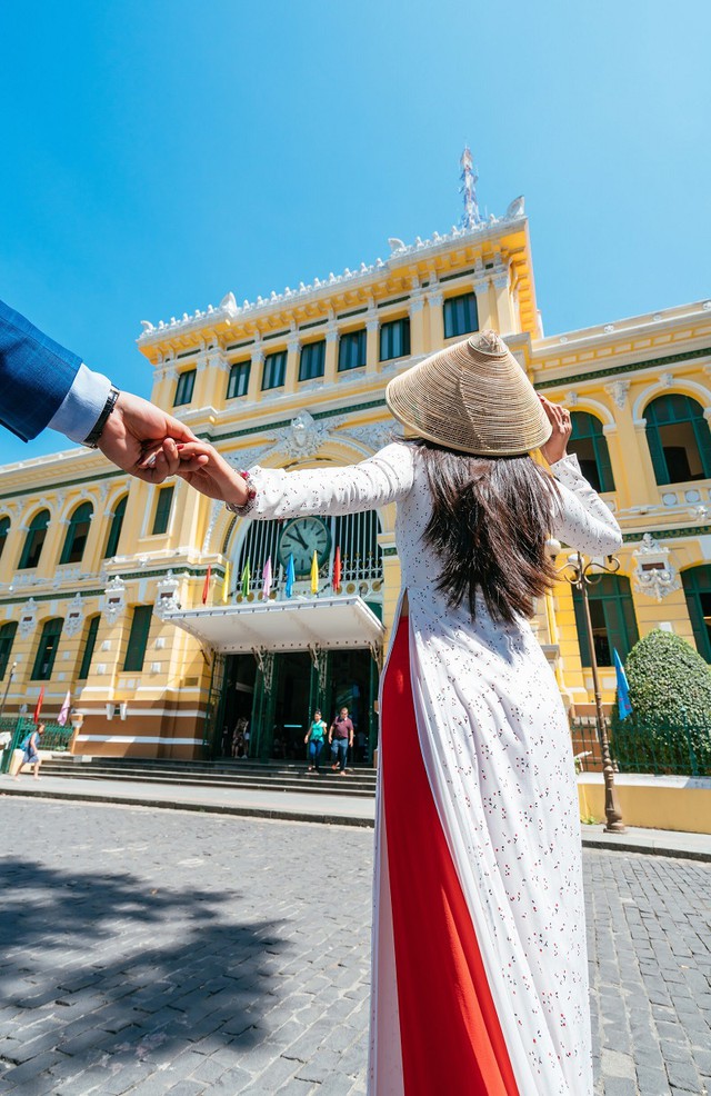 &Aacute; kh&ocirc;i Duy&ecirc;n d&aacute;ng &aacute;o d&agrave;i Giao Linh bất ngờ thực hiện bộ ảnh Followher với &aacute;o d&agrave;i nền n&atilde; - Ảnh 9.