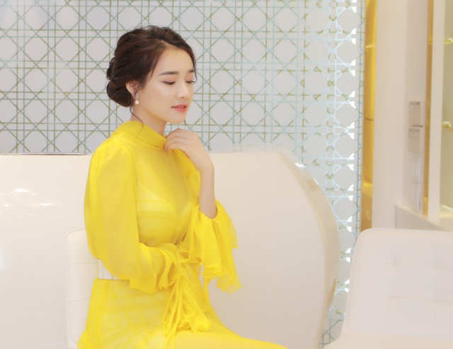Bắt gặp Nhã Phương đi làm đẹp tại Hà Nội sau scandal tình cảm - Ảnh 3.