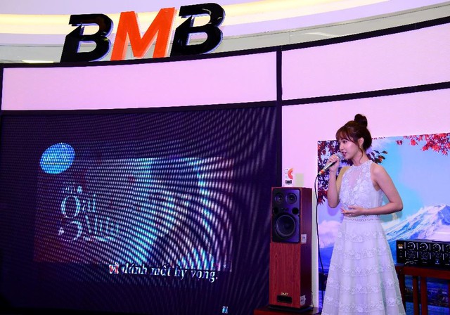 Cùng Dương Khắc Linh và Jang Mi làm ca sĩ tại nhà với loa BMB - Ảnh 1.