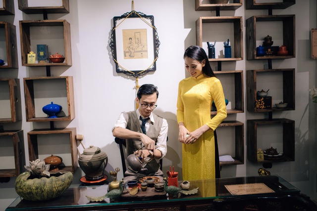 Mẹ chồng kh&oacute; t&iacute;nh Lan Hương c&ugrave;ng &ocirc;ng x&atilde; thưởng tr&agrave; tại Mẫu - Tea corner - Ảnh 7.