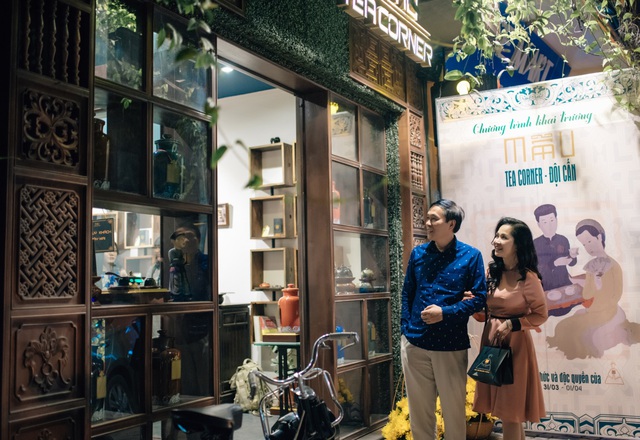 Mẹ chồng kh&oacute; t&iacute;nh Lan Hương c&ugrave;ng &ocirc;ng x&atilde; thưởng tr&agrave; tại Mẫu - Tea corner - Ảnh 8.