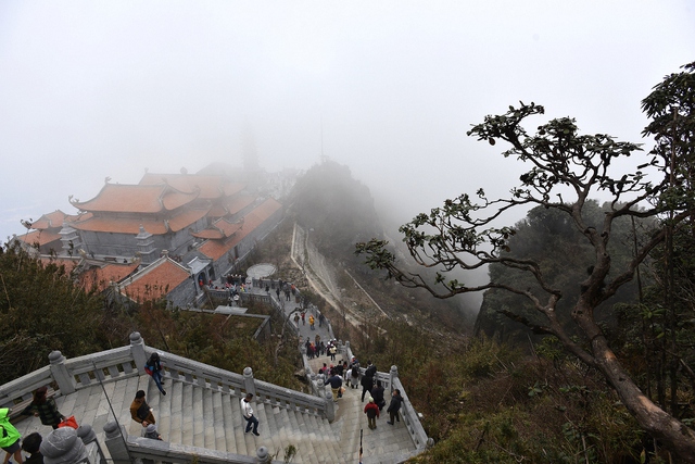 Kiến trúc chùa Việt trên đỉnh núi đẹp như tiên cảnh trên đỉnh Fansipan - Ảnh 2.