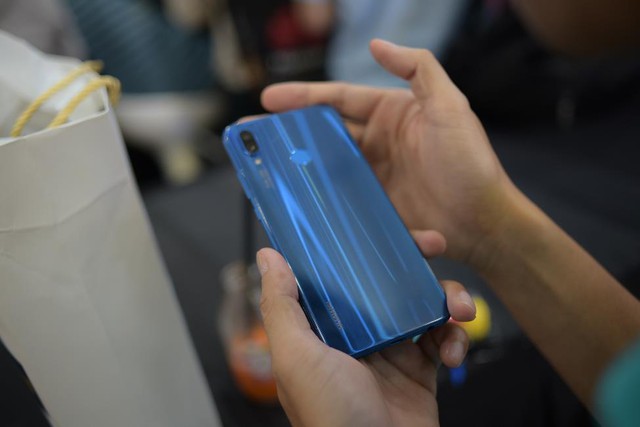 Đập hộp Huawei Nova 3e - Smartphone vừa chính thức đến tay khách hàng ngày 07/04 - Ảnh 4.