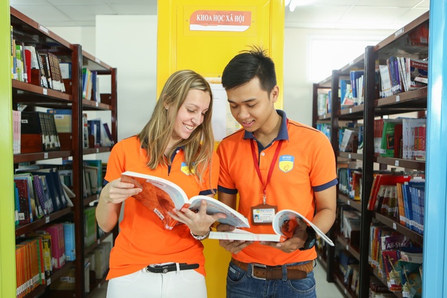 Giải m&atilde; l&yacute; do đ&ocirc;ng đảo bạn trẻ chọn học ng&agrave;nh Ng&ocirc;n ngữ Anh - Ảnh 1.