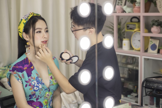 Angela Phương Trinh, Chi Pu xinh đẹp đến mừng chuyên gia trang điểm Hiwon - Ảnh 3.