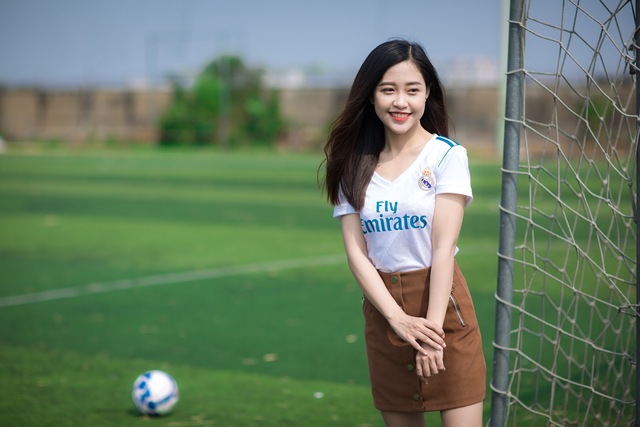 Nữ sinh fan Real Madrid xinh đẹp hút hồn bao trái tim yêu bóng đá - Ảnh 2.