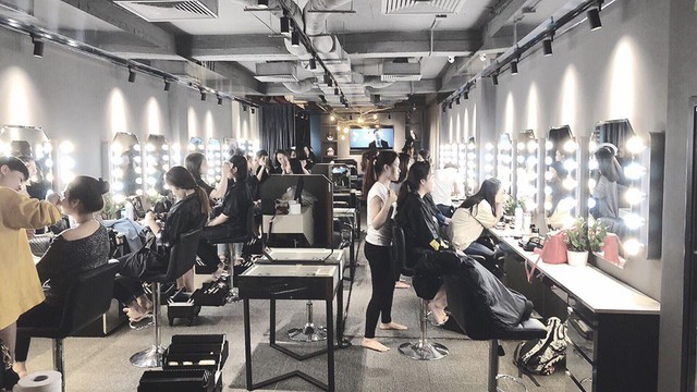 Ca sĩ Bảo Anh, Hoa hậu Đỗ Mỹ Linh đẹp rạng ngời trong lễ khai trương store của Tâm Tâm makeup & Mandy Hair Stylist - Ảnh 3.