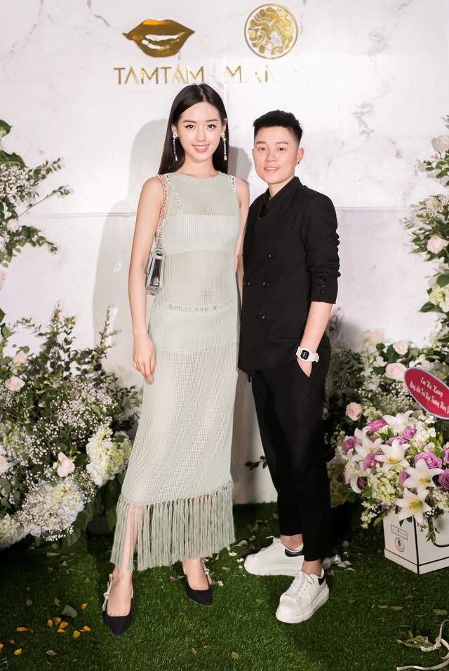 Ca sĩ Bảo Anh, Hoa hậu Đỗ Mỹ Linh đẹp rạng ngời trong lễ khai trương store của T&acirc;m T&acirc;m makeup & Mandy Hair Stylist - Ảnh 11.