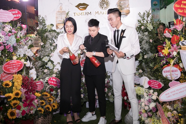 Ca sĩ Bảo Anh, Hoa hậu Đỗ Mỹ Linh đẹp rạng ngời trong lễ khai trương store của T&acirc;m T&acirc;m makeup & Mandy Hair Stylist - Ảnh 13.