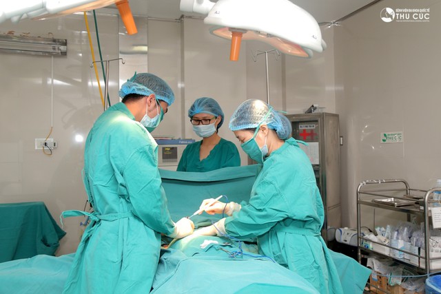 Cứ v&agrave;o h&egrave; chị em lại c&oacute; th&ecirc;m l&yacute; do k&eacute;o nhau đi n&acirc;ng ngực - Ảnh 6.
