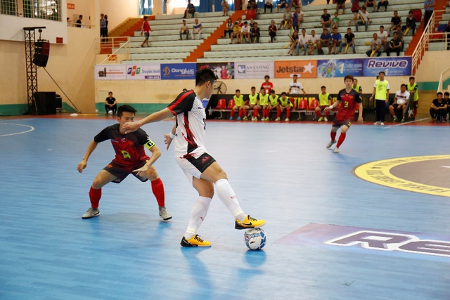 Bắt gặp Đức Chinh, Tiến Dụng “hẹn hò” đi xem  Futsal tại Đà Nẵng - Ảnh 5.