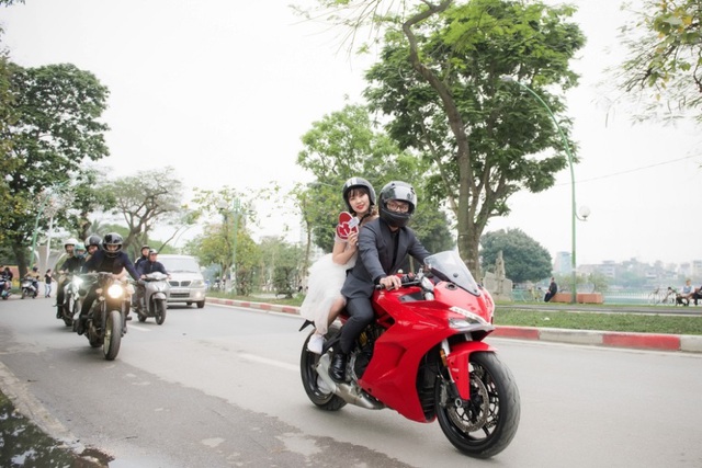 Đo&agrave;n xe khủng g&acirc;y ch&uacute; &yacute; tr&ecirc;n đường phố H&agrave; Nội - Ảnh 4.