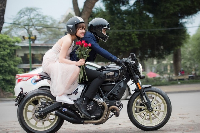 Đo&agrave;n xe khủng g&acirc;y ch&uacute; &yacute; tr&ecirc;n đường phố H&agrave; Nội - Ảnh 5.