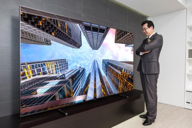 Đ&agrave;m Vĩnh Hưng đ&ograve;i đập cửa ph&ograve;ng mang tivi 88 inch của Samsung v&agrave;o ph&ograve;ng ngủ - Ảnh 5.