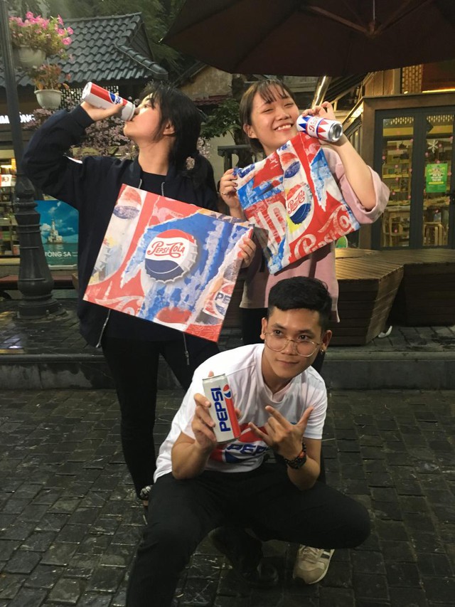 Giới trẻ hào hứng “lật tung” cả Hà Nội truy tìm hộp quà chất Pepsi - Ảnh 11.