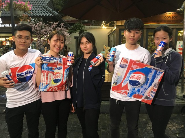 Giới trẻ hào hứng “lật tung” cả Hà Nội truy tìm hộp quà chất Pepsi - Ảnh 12.