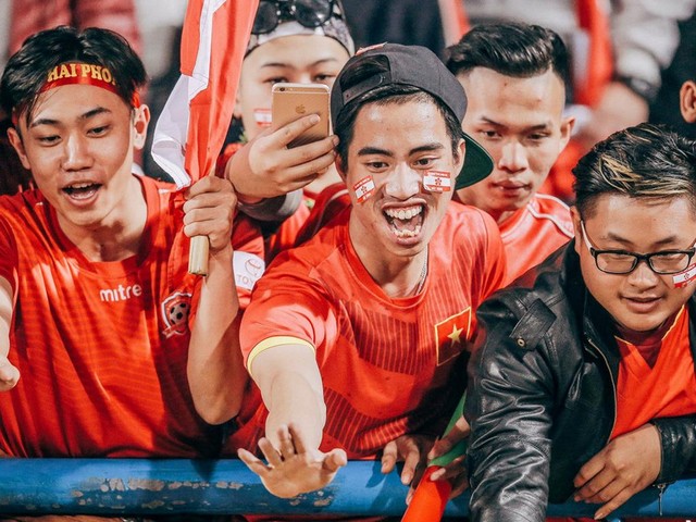 4 tháng sau cơn sốt U23 Việt Nam, giới trẻ vẫn cuồng nhiệt với bóng đá như thế! - Ảnh 4.