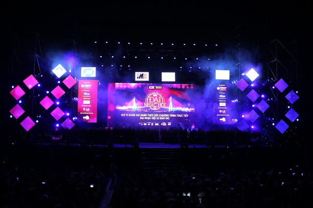 Gần 20 ngàn khán giả Cần Thơ vỡ òa cảm xúc trong đêm Đại nhạc hội IMC2018 - Ảnh 1.