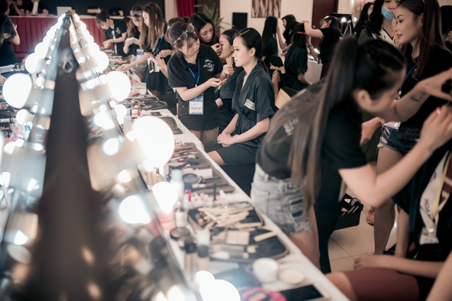 Đột nhập makeup room của cuộc thi “Miss Sea Vietnam Global 2018” - Ảnh 3.