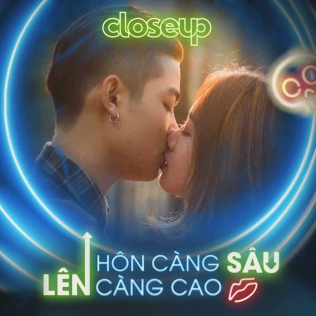 Nghỉ lễ h&agrave;ng trăm cặp đ&ocirc;i tham gia tr&agrave;o lưu h&ocirc;n s&acirc;u nồng ch&aacute;y&hellip; bạn đ&atilde; thử chưa? - Ảnh 1.