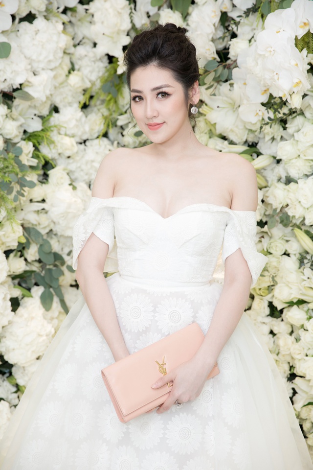 &Aacute; hậu T&uacute; Anh rạng rỡ khoe sắc trong vai tr&ograve; đại sứ thương hiệu l&agrave;m đẹp - Ảnh 1.