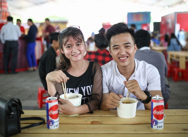 Giới trẻ Đà Nẵng “ăn chơi quên lối về” tại Coca-Cola Lễ hội ẩm thực đường phố - Ảnh 8.