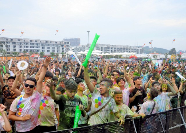 Lễ hội văn ho&aacute; v&agrave; ẩm thực ch&acirc;u &Aacute; 2018: Mon Run rực rỡ, EDM tầm quốc tế - Ảnh 1.