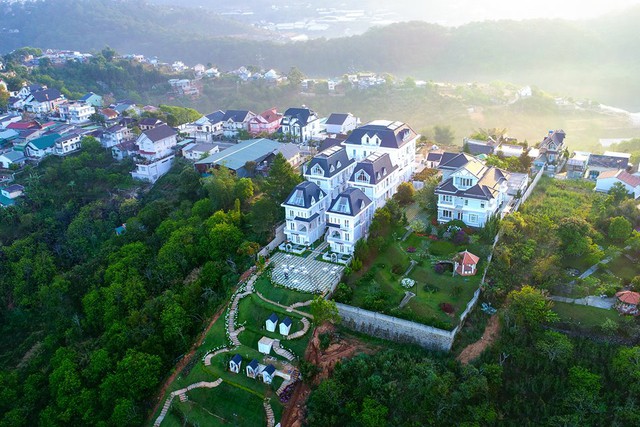 Dalat De Charme Village - L&acirc;u đ&agrave;i quyến rũ giữa l&ograve;ng th&agrave;nh phố Đ&agrave; Lạt - Ảnh 1.