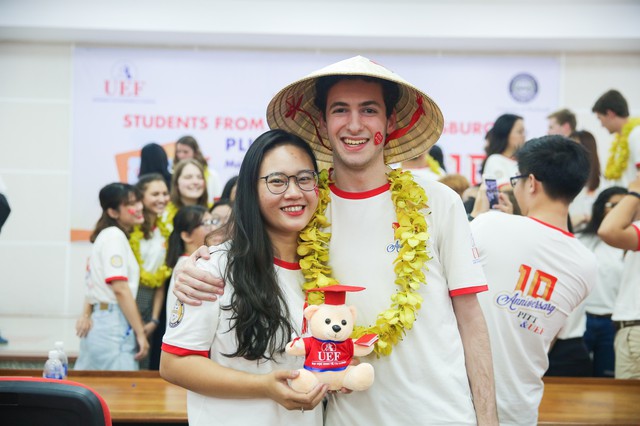 Theo ch&acirc;n sinh vi&ecirc;n Hoa Kỳ kh&aacute;m ph&aacute; học kỳ quốc tế &ldquo;10 năm tuổi&rdquo; tại UEF - Ảnh 1.