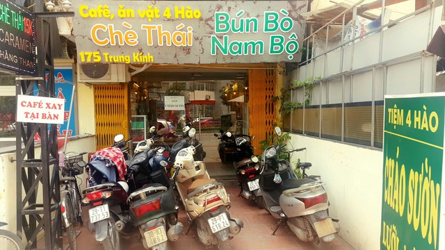 Khám phá tiệm ăn vặt 4 Hào nổi tiếng ngon “điên đảo” ở Hà Nội - Ảnh 11.