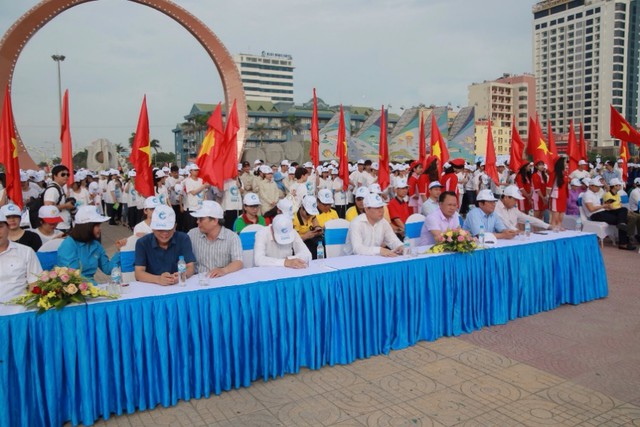 Giới trẻ Cửa L&ograve; khởi động chiến dịch &ldquo;Biển Việt Nam xanh&rdquo; - Ảnh 7.