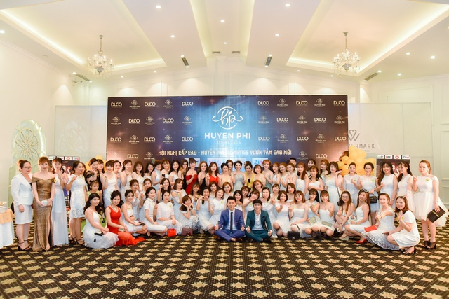 Huyền Phi Cosmetics tổ chức tiệc vinh danh đẳng cấp “Inspiration Gala Dinner 2018” - Ảnh 1.