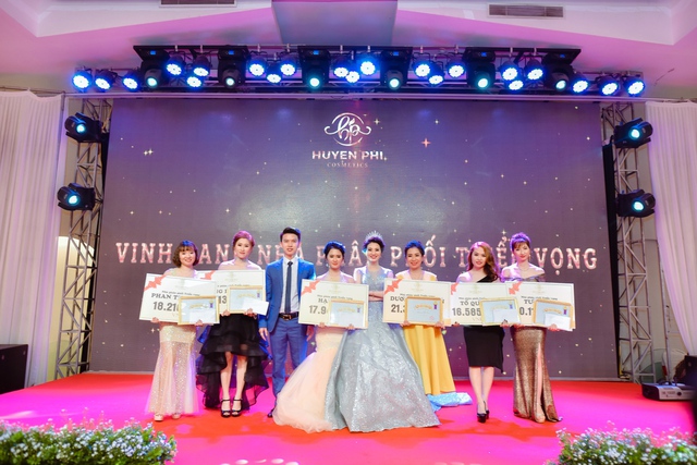 Huyền Phi Cosmetics tổ chức tiệc vinh danh đẳng cấp “Inspiration Gala Dinner 2018” - Ảnh 8.